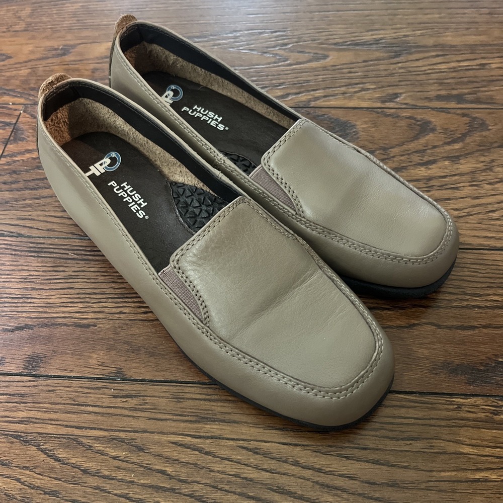 EUC Hush Puppies Shoes Womens 6.5 M Comfort Slip On Loafers Beige Leather